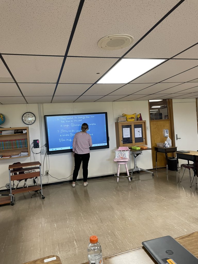 MrsMurrayCMS's tweet photo. 6th grade ELA at #wes56 creating a common assessment! This team knows excellence is built through our habits! #cpsreds https://t.co/RDZf8xzip6
