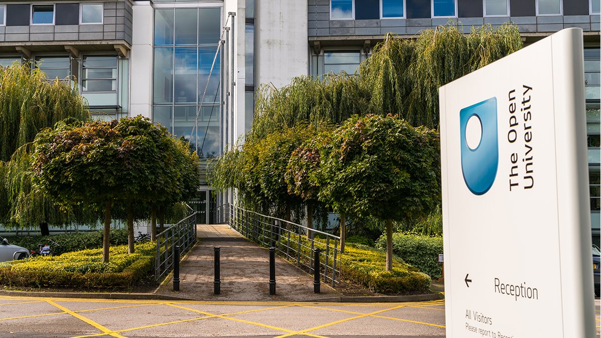 MoneySavingExpert Deals tweet media