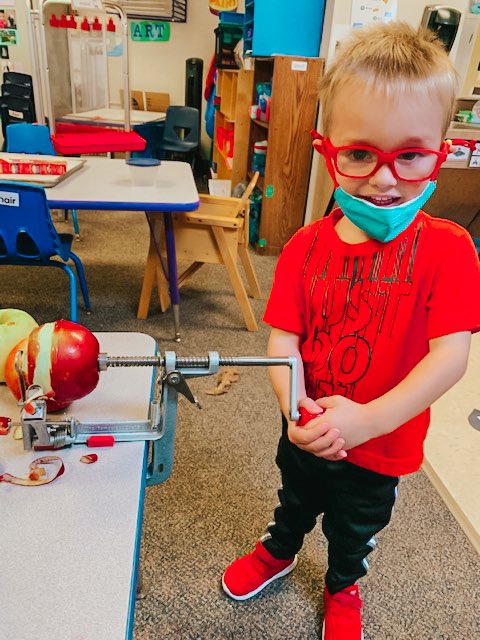SummitCountyESC's tweet photo. Many of our Summit Preschoolers have been learning about fall! In Mrs. Suzanne Priebe’s classroom at our Nordonia Hills site at Ledgeview Elementary, students participated in an apple tasting followed by making apple pies! #preschool #fallactivities https://t.co/HCINDFOUeh