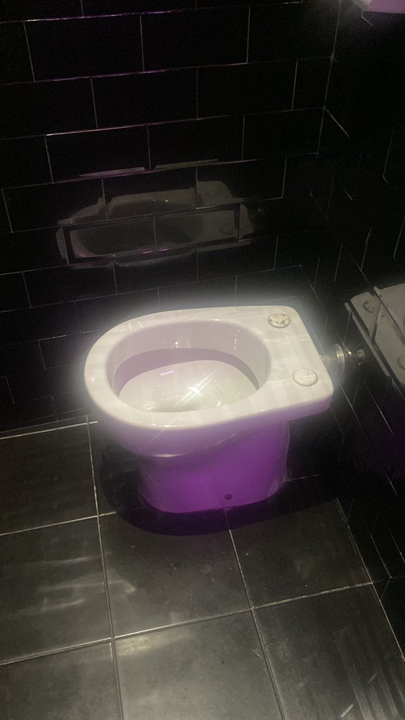 TomBarnwell's tweet photo. Forget standardising USB- C chargers… why don’t we start with the basics across the EU… starting with Toilet Seats…. I mean… my calves are dead!! 😂💩 #eupolitics #usbc #lol https://t.co/q97ltfFHsO
