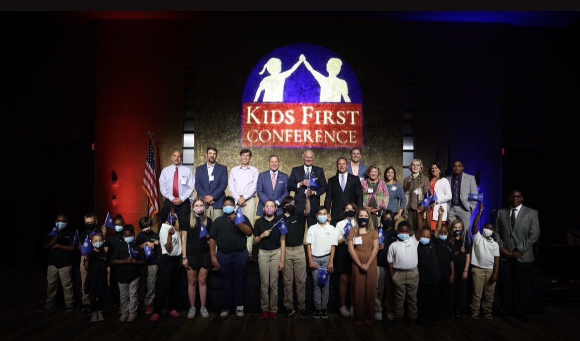 MaryNellAnthony's tweet photo. I am still humbled to be part of this amazing group of school leaders! Thank you for making me better so I can serve better!  #kidsfirstconference https://t.co/ue2ewqATtn