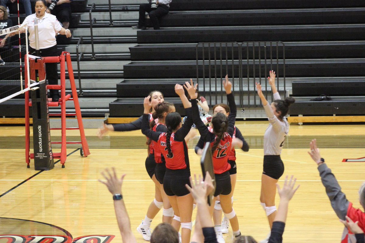 daidree1's tweet image. oh wait … had east ever beat west at volleyball ? 😅 #BOB21  #VWHS @VictoriaISD