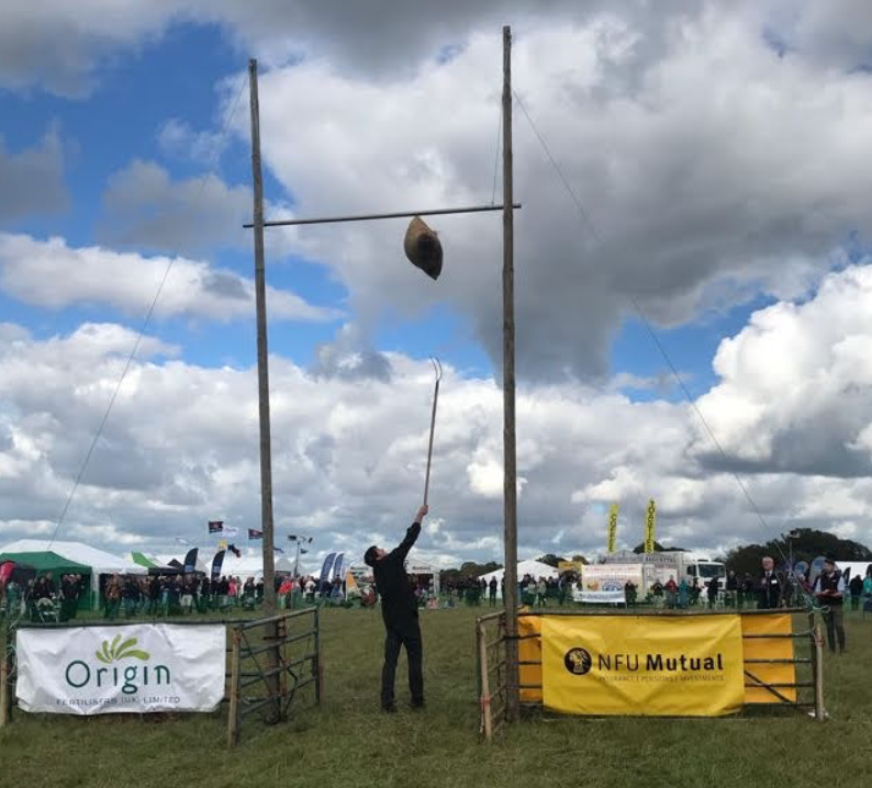 We love our main ring activities at the match. The #tossingthesheaf has been a feature for over 50 years and is still as popular. Thanks to <a href="/HumberPalmer/">HumberPalmers</a> for sponsoring and looking forward to <a href="/AgriiUK/">Agrii</a> taking over this fab event next year. 

#competitions #funevents #mainring
