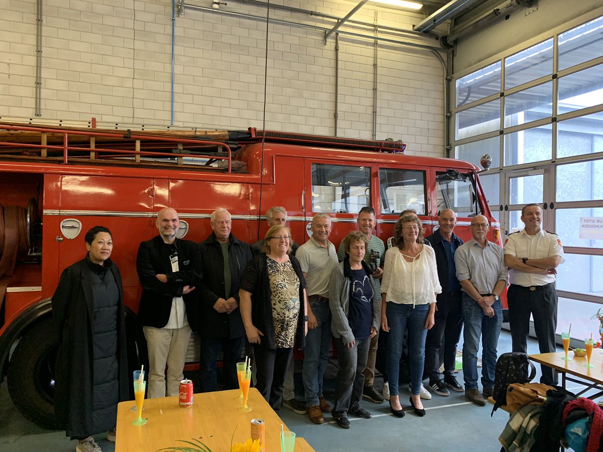 Met pensioen of FLO gegaan, of een 40-jarig jubileum gehad in coronatijd? Zonder afscheidsfeestje? Dat is niet leuk 😒. Daarom hebben we deze (ex)collega’s vandaag in het ☀️ gezet met bloemen, brandweerbeeldjes en een lekker hapje eten <a href="/BrandweerASV/">Kazerne Amstelveen</a>  <a href="/BrandweerAA/">Brandweer AA</a>