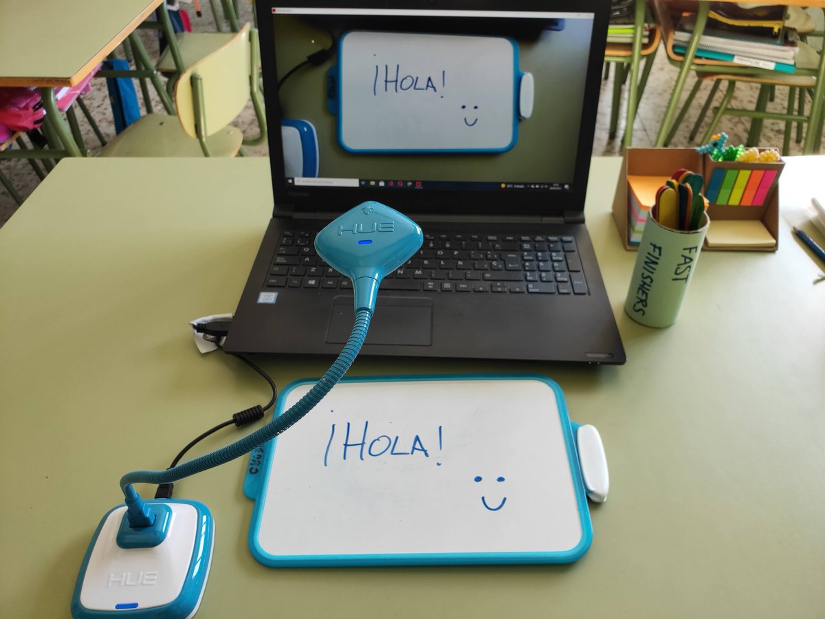 Os presento este juguetito
Es una <a href="/HUEHD/">HUE</a> con la que puedo mostrar lo que hago desde la mesa y se presenta en el proyector o pizarra digital.
Presentaciones, cuadernos, dibujos, ejemplos, cuentos, objetos, etc.
Muy recomendable para cualquier ámbito educativo.
#claustrovirtual