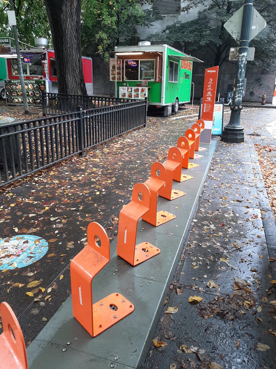 BIKETOWNpdx's tweet photo. ๐จ New Station Alert ๐จ
SW Park & Burnside serving the #CartBlocks
Check it out this week!
Find all of our stations here: https://t.co/IikkIAg4PA
#PDX #GreenLoop #Portland https://t.co/GegpLYjjC6
