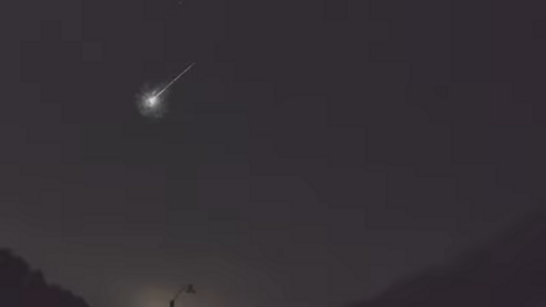 Болид над Северной Каролиной 24 сентября 2021 года youtu.be/7TMIWxwC00A 
newastronom.blogspot.com/2021/09/blog-p…
#метеорит #болид #США #метеороид #метеор #meteorit #bolid #meteor #USA #space #science #astronomy #астрономия #наука #космос #СевернаяКаролина #метеор #NorthCarolina