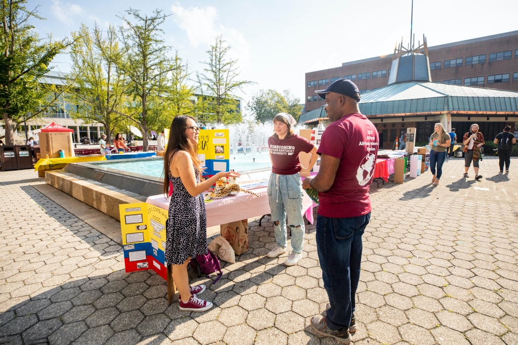 #EKU's annual Latino Heritage Month festivities celebrate Latinx cultures and communities on campus and beyond. At today’s Latino Street Fair, students experienced the diversity of Latinx cultures through informational sessions, dance performances, food and music. #homEKUming