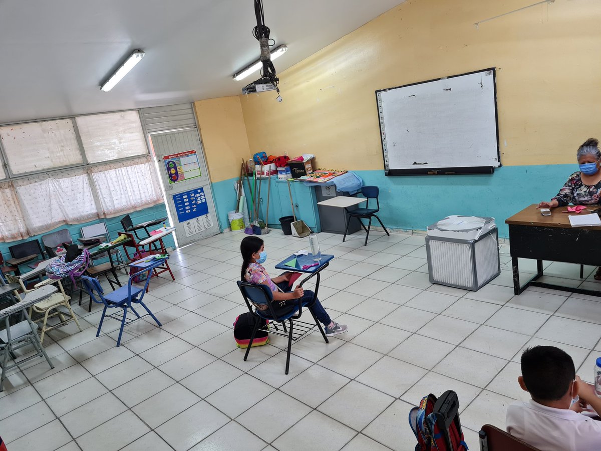 Hoy apoyamos a <a href="/VentilaEscuela/">Ventila tu escuela</a> en la calibración de su medidor de CO2 en la #EscuelaPública Primaria Carlos Espinoza Muñoz. Vimos ya sus purificadores armados y en funcionamiento. Un gusto apoyar esta iniciativa