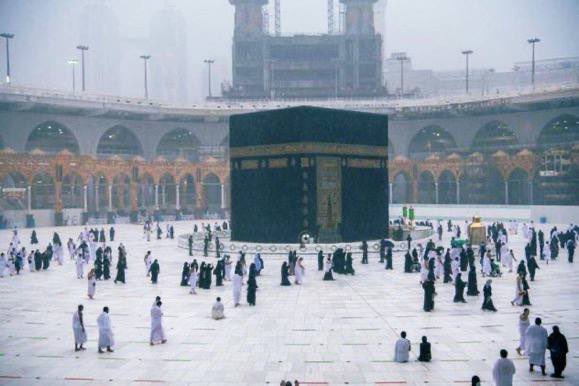 ويبقى حلمي أن أعتمر وهي تمطر ♥️.