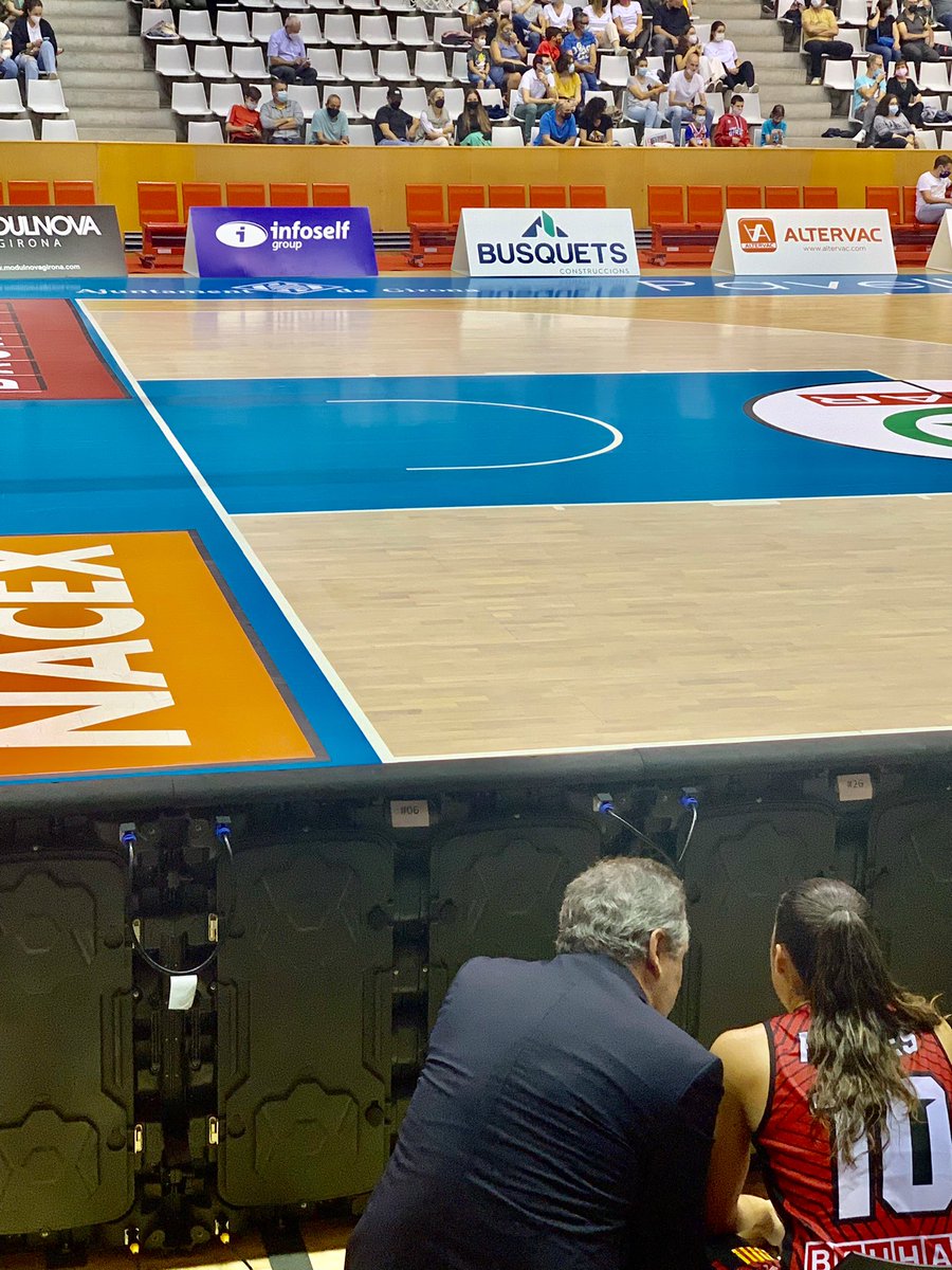 mmaso76's tweet photo. Grans. @unigirona @laiaflores10  @AlfredJulbe 
#somhiuni #unigirona https://t.co/v3bVy8AVCD