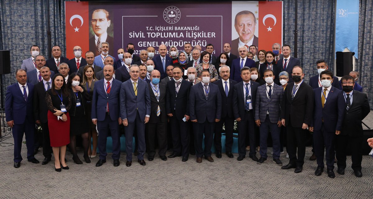 OzbeyTan's tweet photo. 28-30 Eylül 2021 tarihleri arasında Balıkesir ilinde 81 il müdürümüzün katılımıyla  2021 Yılı Hizmet İçi Eğitim Seminerine Sayın Bakanımız Süleyman Soylu'nun katılımı ve konuşmaları bizleri onurlandırmış ve motivasyonumuzu güçlendirmiştir.@suleymansoylu @gul_davut @icisleriSTi https://t.co/p6lhSMHwda