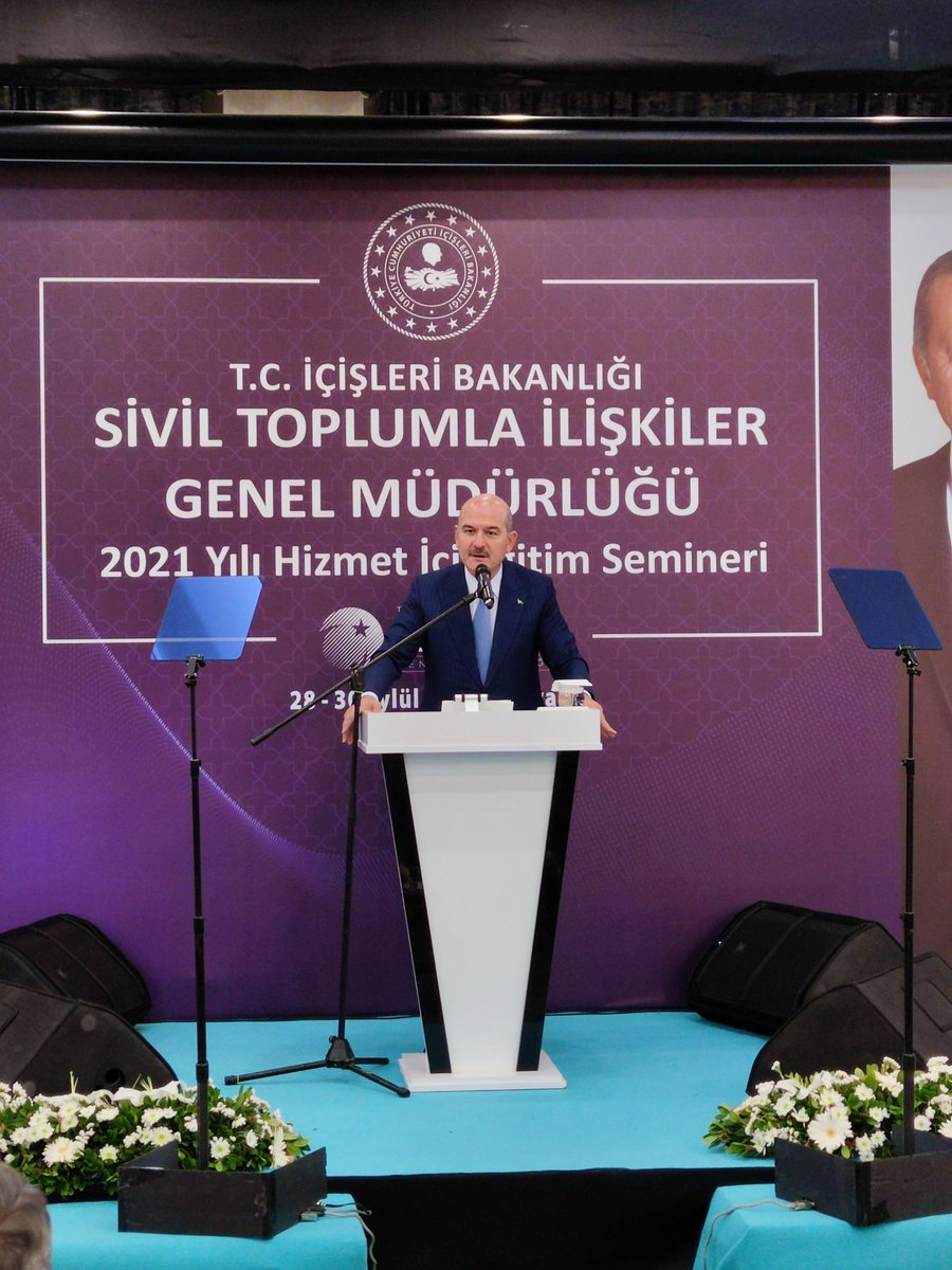 OzbeyTan's tweet photo. 28-30 Eylül 2021 tarihleri arasında Balıkesir ilinde 81 il müdürümüzün katılımıyla  2021 Yılı Hizmet İçi Eğitim Seminerine Sayın Bakanımız Süleyman Soylu'nun katılımı ve konuşmaları bizleri onurlandırmış ve motivasyonumuzu güçlendirmiştir.@suleymansoylu @gul_davut @icisleriSTi https://t.co/p6lhSMHwda