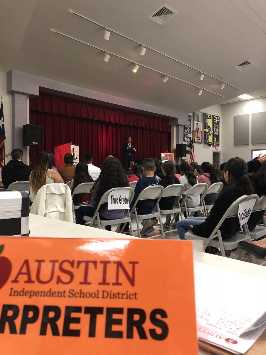 lfhdez's tweet photo. I had the privilege of interpreting for @JoaquinCastrotx a few years ago in Austin TX. Not a big event but very inspiring for everyone there including myself #RepresentationMatters #ataitd2021 #1nt #educationalinterpreting #eduterp #siempreadelante #keepmovingforward #aisdproud https://t.co/VvONt3JHQb