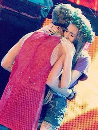 Meliatlantico's tweet photo. Es buen momento para recordar que en 2013 justin bieber me subió al escenario y ME CANTÓ, podrán? https://t.co/vU85KxfeRZ