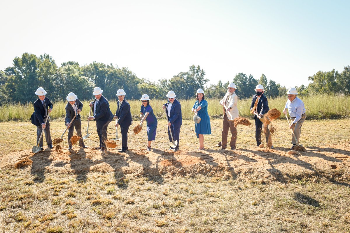 GeorgiaCollege's tweet photo. The Georgia College community gathered today to celebrate the ribbon cutting of the Integrated Science Center while looking ahead to a new and innovative Interpretive Center at Andalusia. The Andalusia Interpretive Center is scheduled to open next summer. https://t.co/rVJzuivshH