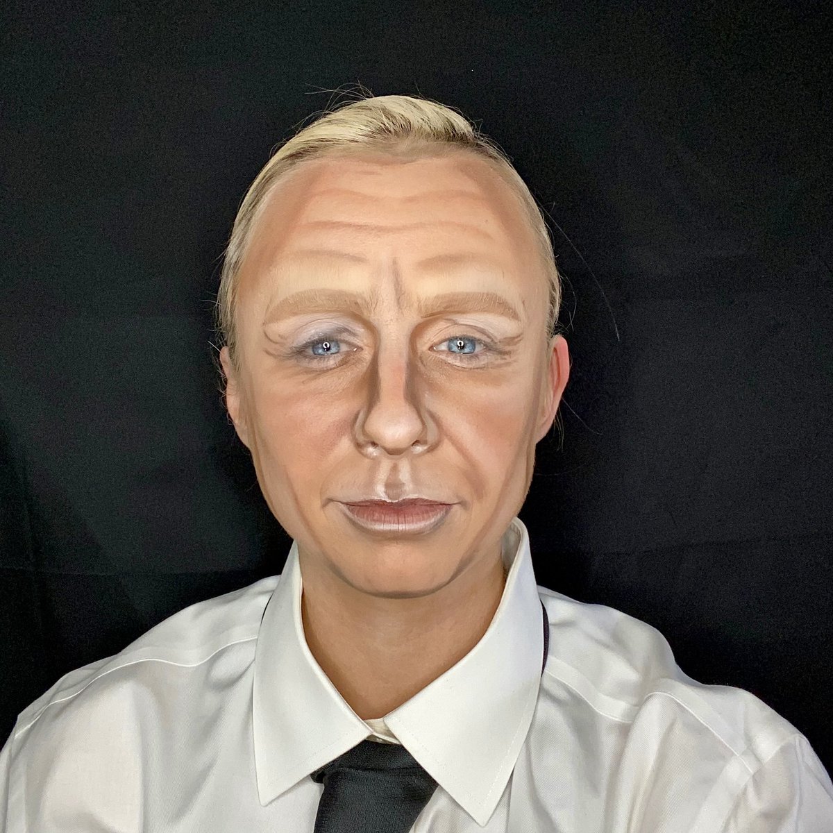 BrobbinRachel's tweet photo. Check out my 007 Daniel Craig makeup transformation @007 @beautybay #NoTimeToDie #jamesbond #danielcraig https://t.co/arJj915MUU