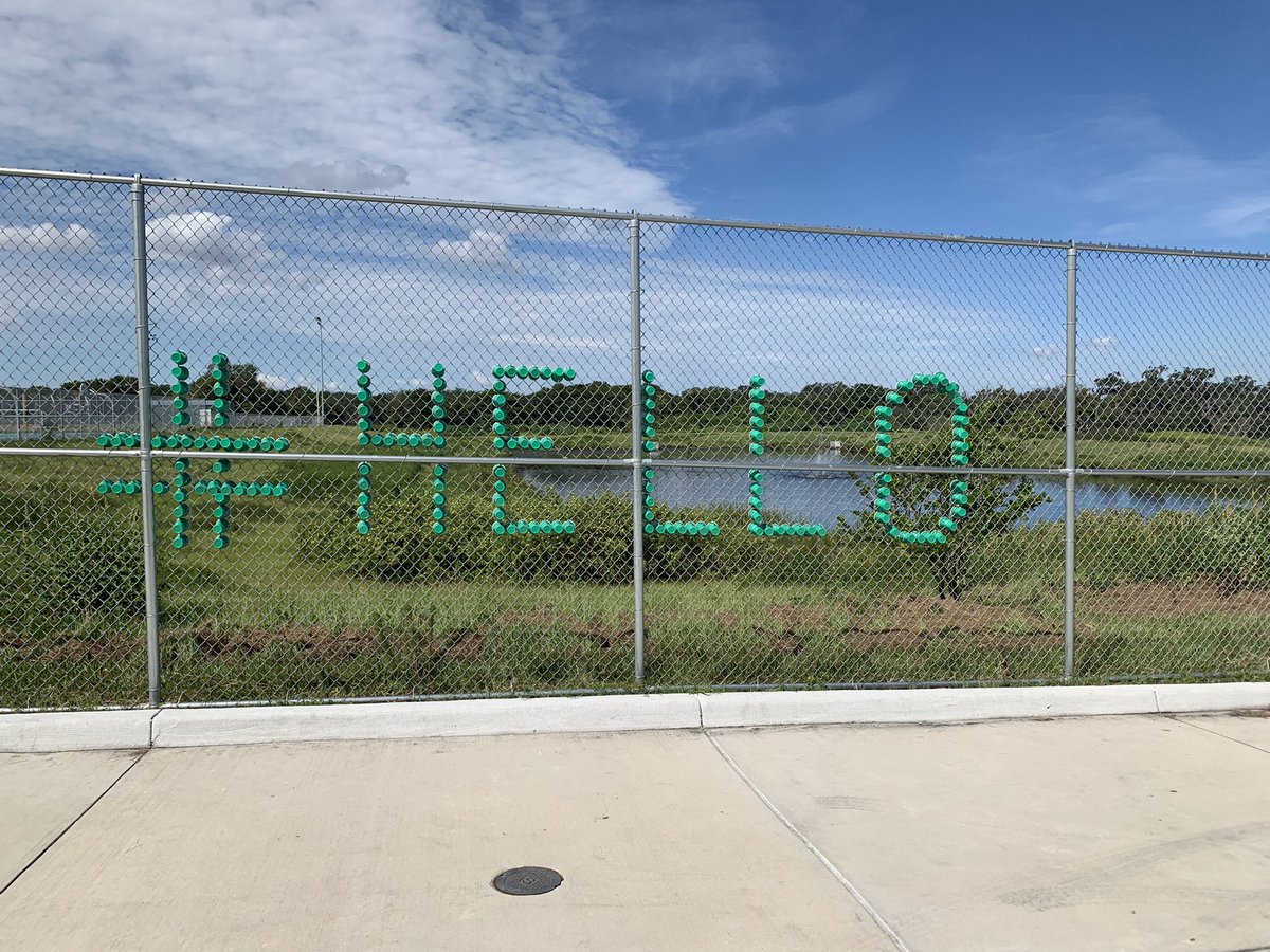 sumner_guidance's tweet photo. Start With Hello Week! Day 3: Start with hello fence 💚💙 @HCPS_SumnerHS #startwithhellosumner https://t.co/LxMeZdPZVf