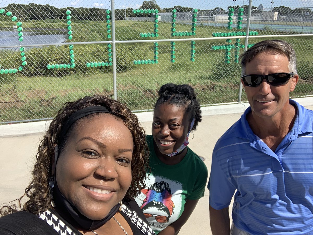 Start With Hello Week! Day 3: Start with hello fence 💚💙 <a href="/HCPS_SumnerHS/">Sumner High School</a> #startwithhellosumner