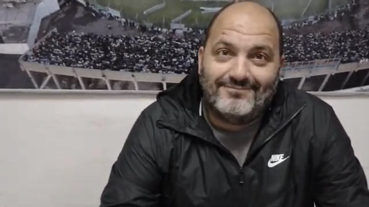 VivirFm's tweet photo. No te pierdas a @vhugobellon hoy en @chicagoesasi con la conducción de @claudiorodolao
📆 29/9
🕦 21 
💻YouTube “Fm Vivir”
🔴Bellon le responde a Rafa Barrios que acusa a la dirigencia de no atender sus llamados y por eso se fue a Quilmes. https://t.co/XXI87BnmFK