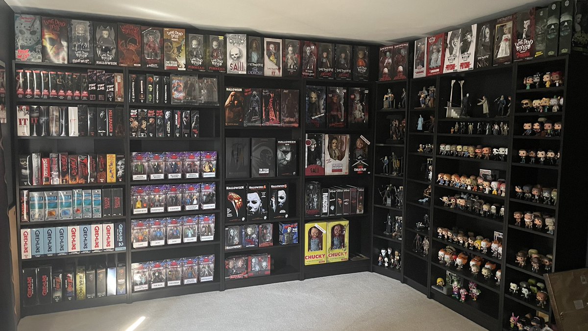 JJohnj71's tweet photo. Horror room is expanding so much!! Thank you for all the amazing collectibles @NECA_TOYS @TrickorTreat831 @collectsideshow @OriginalFunko @mezcotoyz @livingdeaddolls @BigBadToyStore https://t.co/jnBUeNUKth