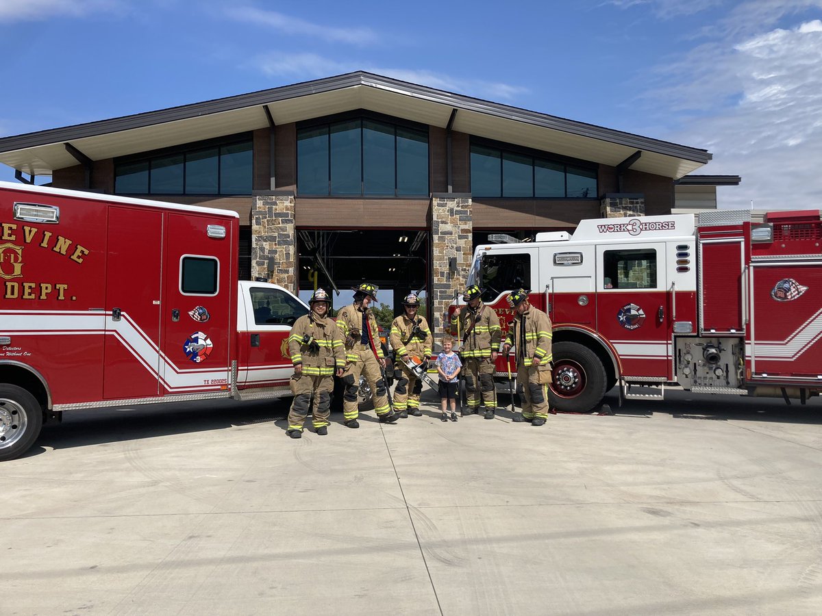 shelliecarson's tweet photo. When you take your camera on a walk to pick up brother from school and the @GrapevineFireTX is having a photo shoot, you go from photographer to model. Thanks for making his day! Y’all are the best! https://t.co/B3eGdEzzTx