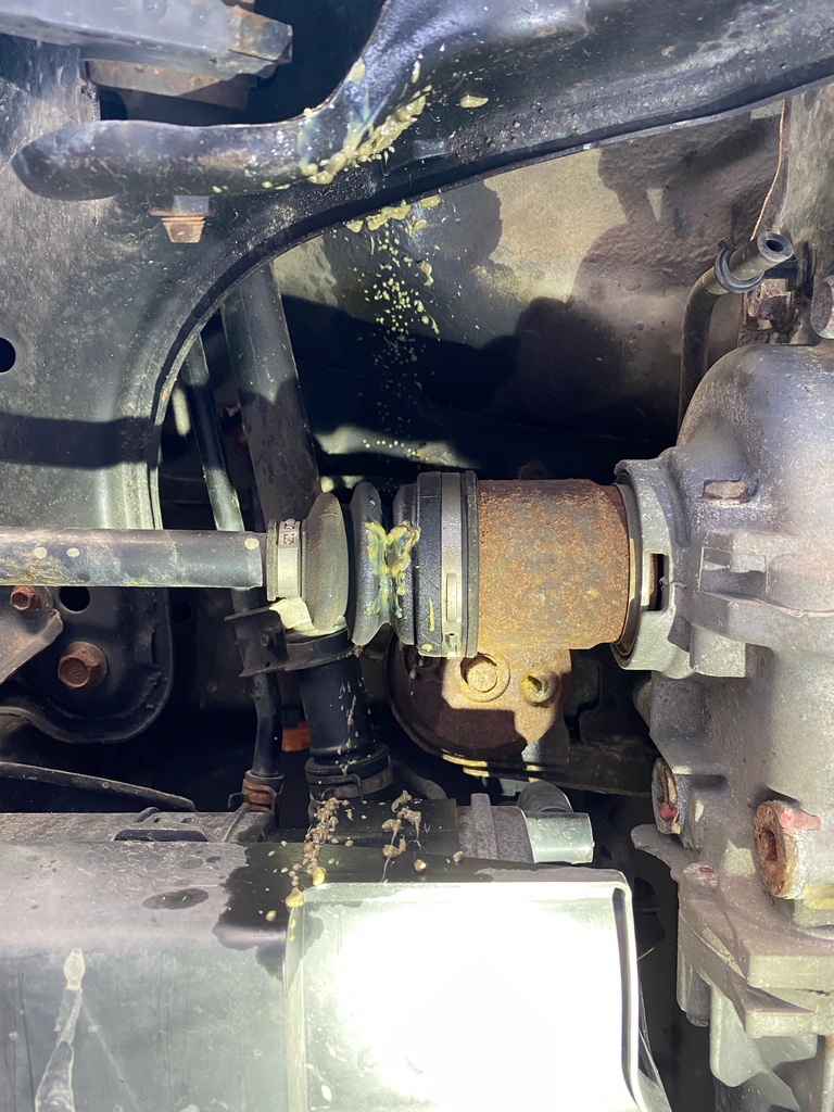 TheLiftGarage's tweet photo. Here's a picture of a CV Axle throwing grease. This is a pretty common problem that we see here at The Lift - and we're grateful that we can offer this as a low cost repair! #safecars #securelives #theliftgarage #carrepair https://t.co/ITZURfhQFh