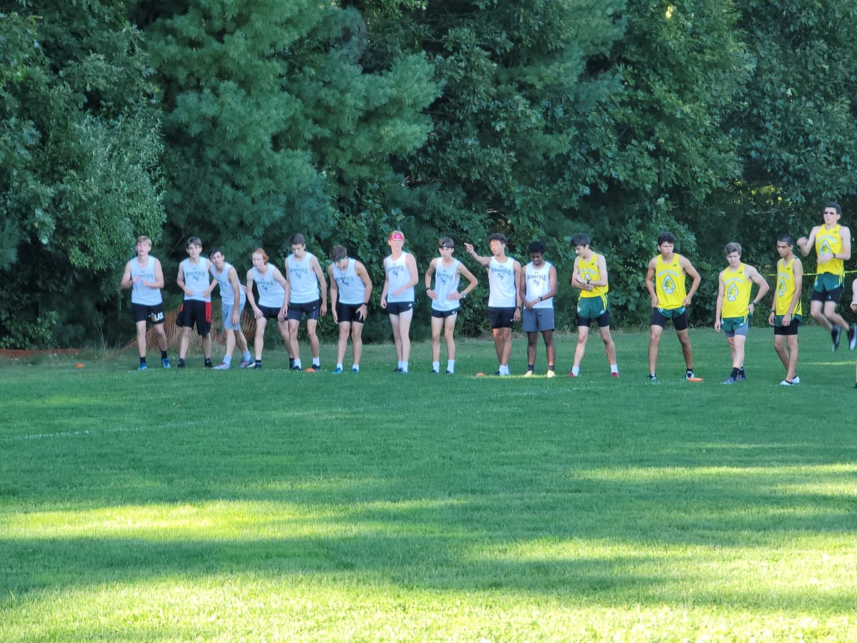 MHSWeightRoom's tweet photo. Men's Cross Country at the starting line!!! Lets Gooooo HORNETS!!!
#HornetPride #MHSCC https://t.co/1gGdI4zDMc