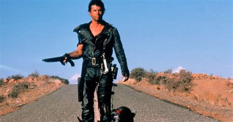 Just been to the petrol station. On top of everything else, they wouldn’t accept my loyalty card and there was no dog food in the shop. #petrolpanic