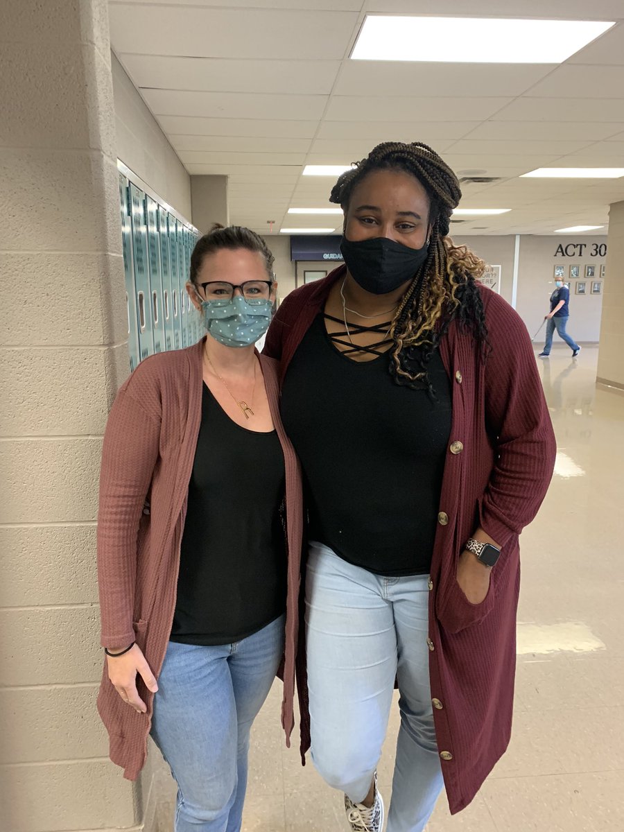 Evidently when you work together so much, you start dressing alike…#twinning