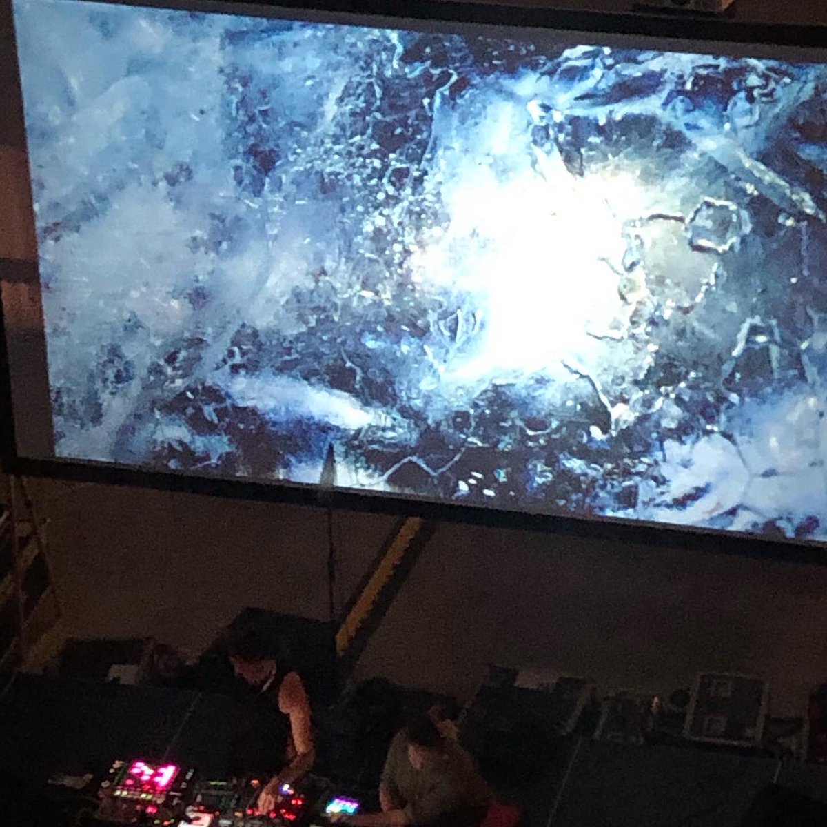 franckytrichet's tweet photo. 1er concert en live à la @Halle6Ouest de @UnivNantes propulsé par @MydSound (Born a Loser) qui découvre la scène de la mezzanine où plus de 500 étudiants l’attendent pour un set historique car c’est tout simplement le 1er du lieu inauguré en 2019 ! https://t.co/ZfasduZwd7