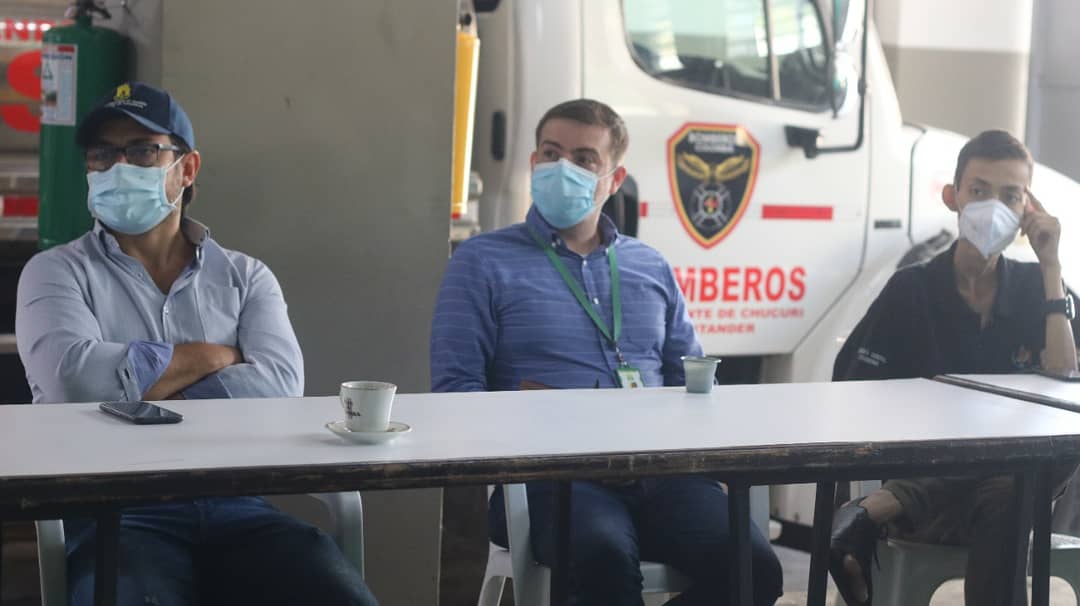SanVicenteCh's tweet photo. #CMGRD para el ALISTAMIENTO de la atención de SEGUNDA OLA INVERNAL de 2021 y ULTIMAR DETALLES del SIMULACRO NACIONAL del 7 de octubre. Con @BomberosChucuri/@PoliciaColombia /#APCManantiales/@COL_EJERCITO- #BILUD/@DefensaCivilCo. #SanVicenteTieneFuturo. #OscarRodríguezAlcalde. https://t.co/UYD5TnC1YC