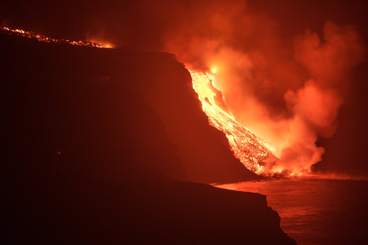 Lava from a volcano on Spain's La Palma island reached the Atlantic Ocean after destroying 600+ buildings and forcing thousands to evacuate.

While air inland remained fine to breathe, experts warned lava reaching the ocean could produce small explosions and release toxic gases.