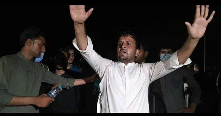 apnanoonari's tweet photo. #StudentsLeader_IrfanYousaf
PM @ImranKhanPTI
#ShameonISBPolice
#StudentsMarchToPMHous
@Mazhar299
ہم طلبہ پر پولیس تشدد کی مذمت کرتے ہیں اور حکومت سےمطالبہ کرتےہیں طلبہ کے جائز حقوق دےجائیں ممبر پنجاب بار کونسل وچیئرمین اپناملک طارق نوناری ایڈووکیٹ @Pbbarcouncil https://t.co/cdhach1ZvJ