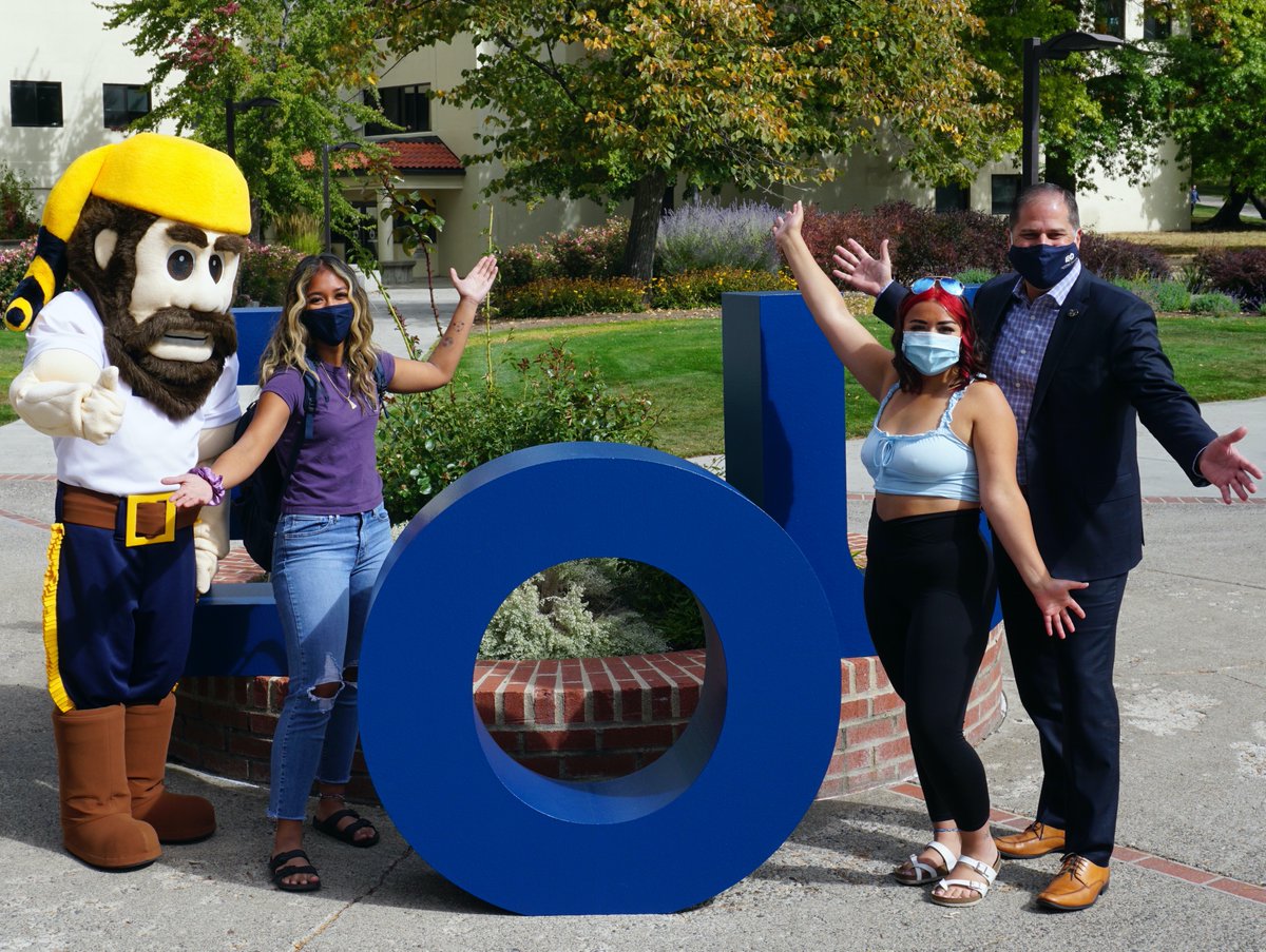 eoumountaineers's tweet photo. First Day of school, photo dump! @eoupres welcomed EOU students back to campus! βοΈ ππ
#EasternEdge #goMounties #Fall2021
#goEOU #mountup #theeasternway #easternoregon #university #mountaineers #students #community #studentsfirst #admissions #collegeadmissions https://t.co/89DEkOOU4E