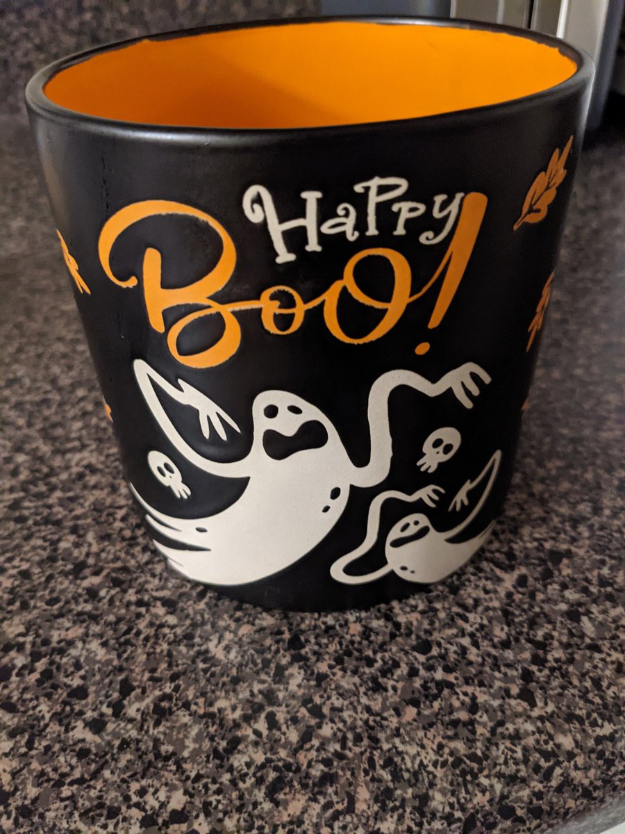 FalvirFilms's tweet photo. For some reason, every company wants to make their own slogan for Halloween when "Happy Halloween" works just fine. Wtf is "Happy Boo" even supposed to mean? Boo is an exclamation, not a day. That grammar doesn't even make sense! https://t.co/ELWttNKCQ9