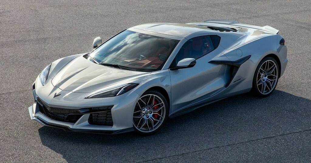 diariomotor's tweet photo. Con todos vosotros... 👉 el #Corvette C8 Z06 👈
.
➡ Por primera vez en su historia, el C8 se convirtió en un deportivo de motor central y cambio automático... aunque, eso sí, conserva su #V8 atmosférico que ahora entrega 495 CV 😎
.
Y así es cómo #Chevr… https://t.co/wa6JZ4syjN https://t.co/E47865MIsb