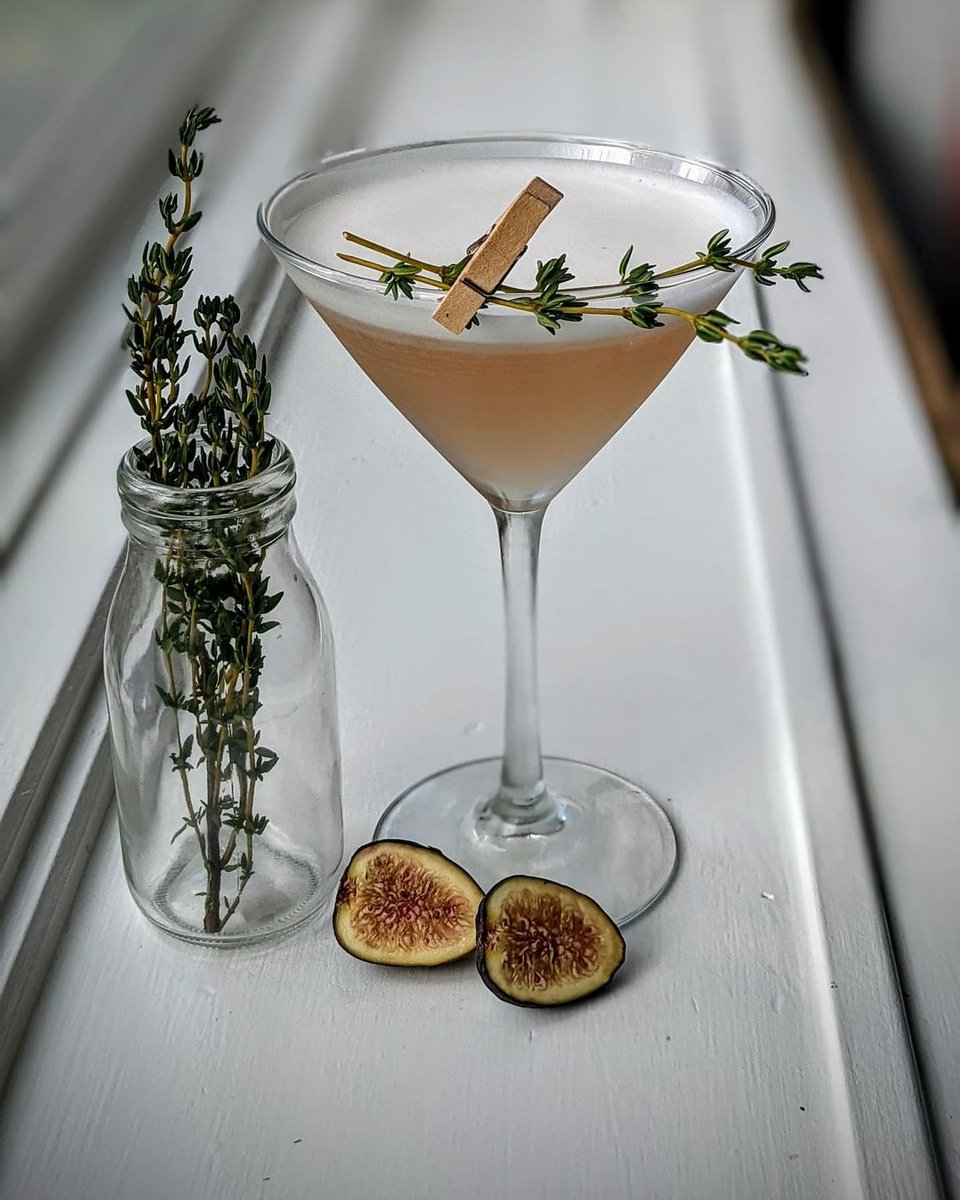 And she's done it again! The amazing Kate has crafted up this delicious cocktail made with Figenza, calling it the Fig, Thyme, Honey Smash.

Reply with a 😍if you'd love to try it.

(Via IG: @katescandidcocktails)