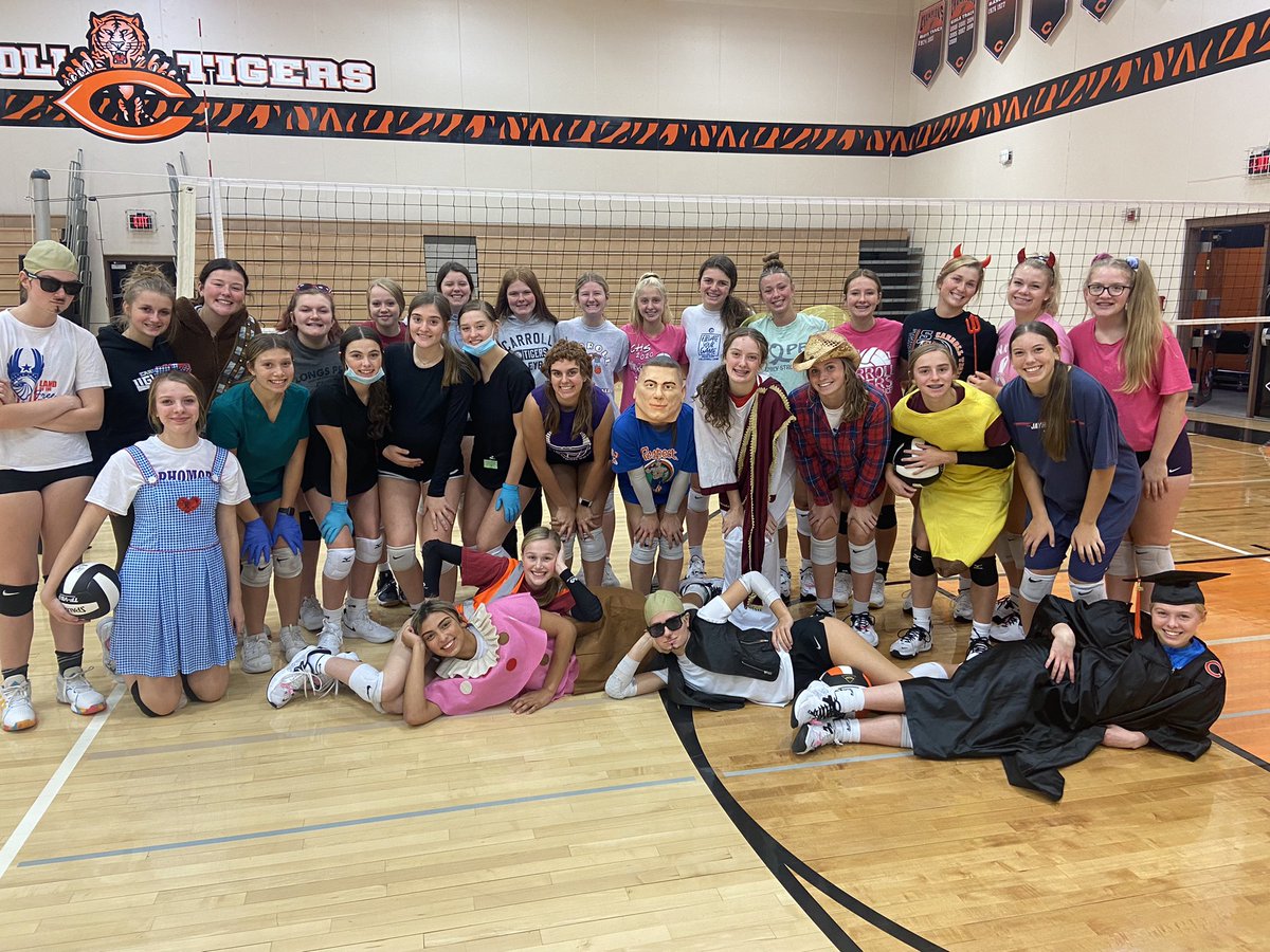 CHSTigerVB's tweet photo. Costume practice! https://t.co/sV8k9iMzOO