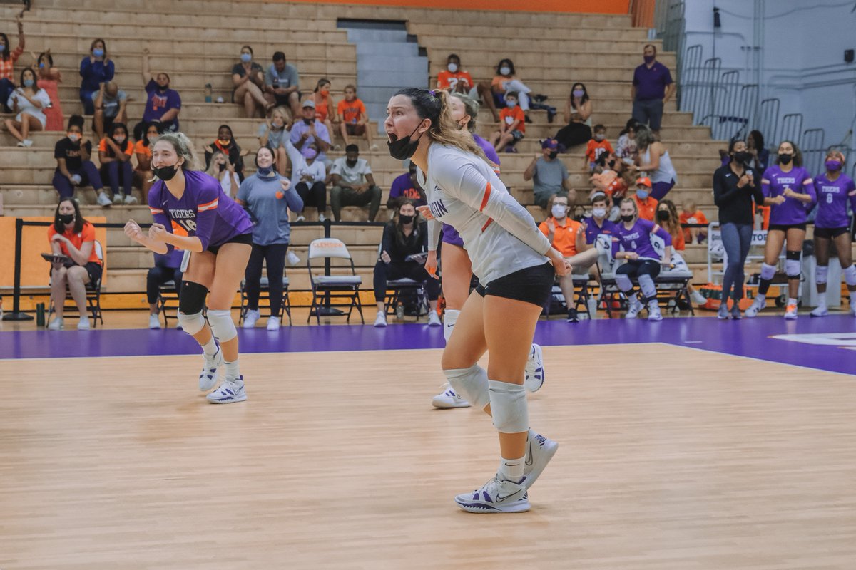 How <a href="/DevanTaylor16/">Devan Taylor</a> feels about more ACC matches this weekend😤🤩
C U Friday in Jervey @ 7 p.m.