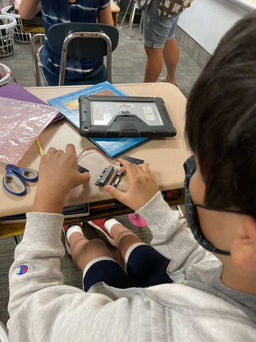 Ms_Kroll's tweet photo. @MCCSC_EDU STEM bus has been at our school this week. My class had a chance to play with @microbit_edu , then tour the STEM bus #funinfifthgrade @UniversityElem https://t.co/o0iPqdI2N2