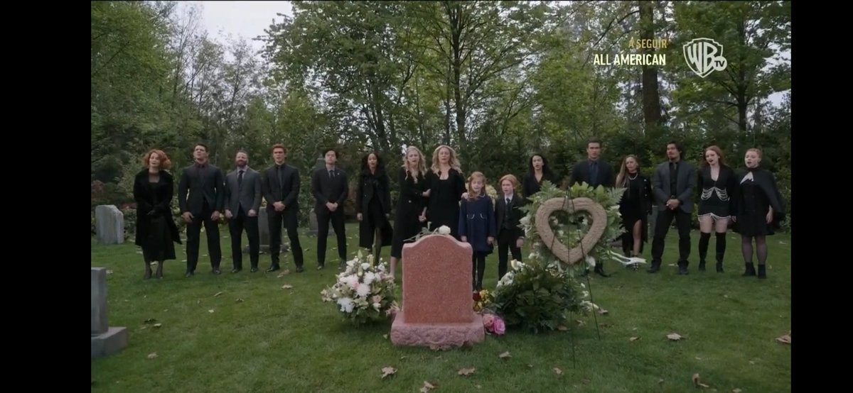 badkau_'s tweet photo. o funeral da Polly #Riverdale https://t.co/VehjTDzz5b