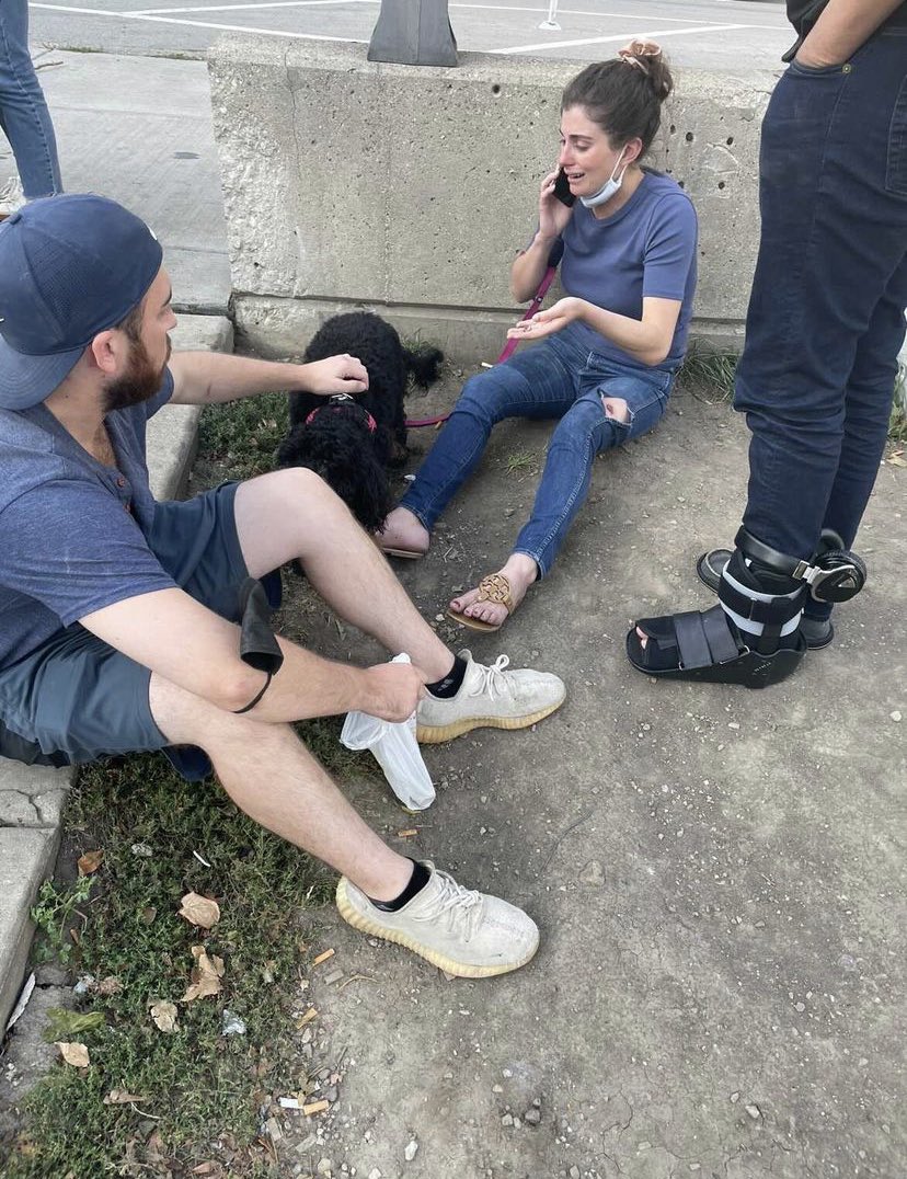LexiSutterTV's tweet photo. A friend of mine was nearby Fulton River Shooting this afternoonโฆ at dog parkโฆ two people near her were both shot in the leg. Terrible reality of this time weโre living through in Chicago. https://t.co/ljThXCF0dE