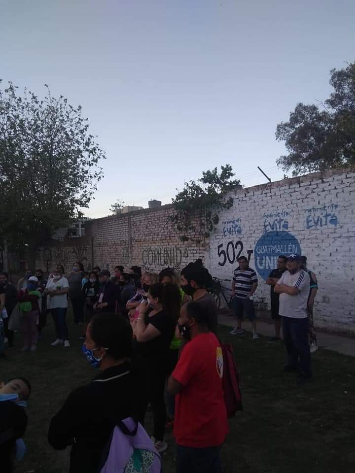 GuaymallenU's tweet photo. Nuestra candidata @Ericacondori5 se reunió con referentes y referentas del Distrito de #BuenaNueva, donde le manifestaron la dificil situación que atraviesa la zona por el crecimiento de la inseguridad,falta de servicios públicos,etc.

#Mendoza
#Guaymallén https://t.co/7VuTEld2Po