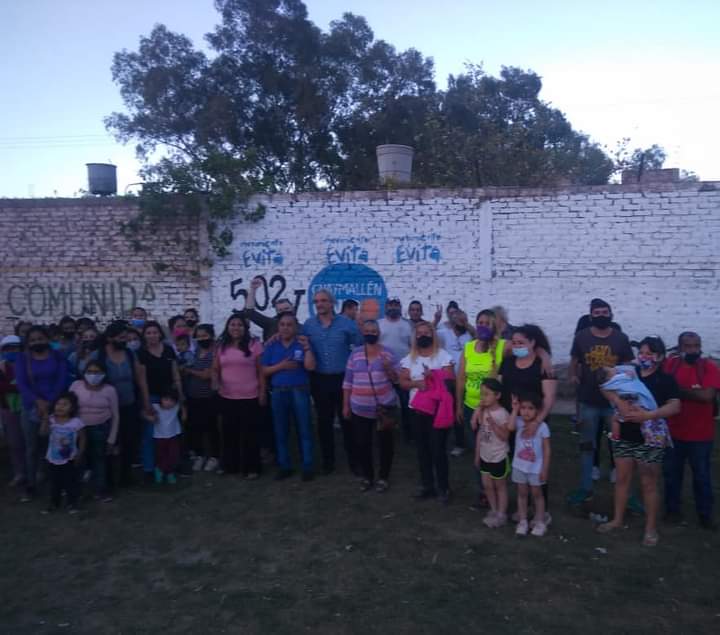 GuaymallenU's tweet photo. Nuestra candidata @Ericacondori5 se reunió con referentes y referentas del Distrito de #BuenaNueva, donde le manifestaron la dificil situación que atraviesa la zona por el crecimiento de la inseguridad,falta de servicios públicos,etc.

#Mendoza
#Guaymallén https://t.co/7VuTEld2Po
