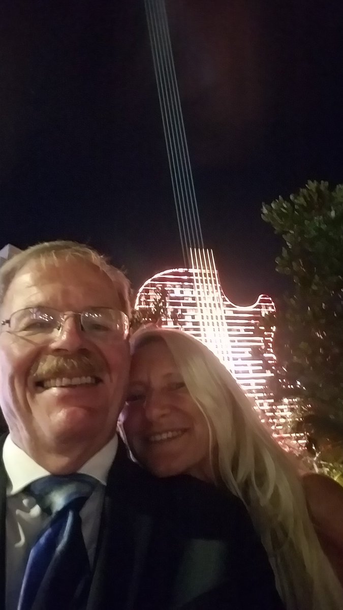 fantasy4me's tweet photo. Hard rock Hollywood Florida 
With Eric Clapton what a night https://t.co/hlaZoFNJPc