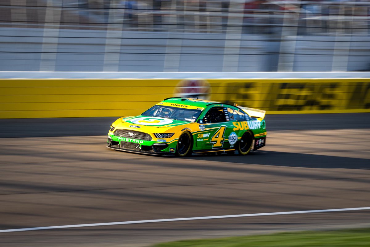 JPotterPhoto's tweet photo. When that sunlight hits Just right.
@SUBWAY l @StewartHaasRcng
#eatfreshfast I #NASCARPlayoffs https://t.co/eqO8BHxoN7