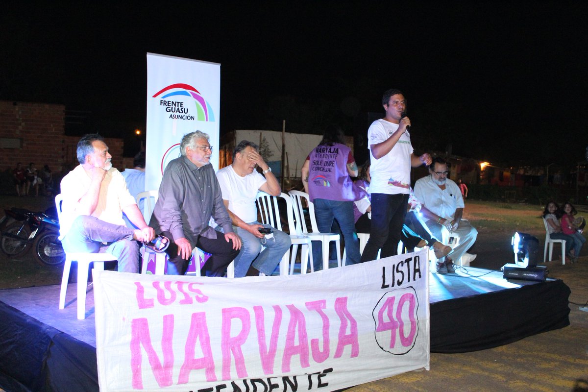 luisnarvaja's tweet photo. Gran acto Político y Artístico con la Presencia del ExPresidente @lugo_py y Senadores del @frenteguasu y autoridades @SixtoPereira @HugoRicher_ @mercedescanese
El 10 de Octubre la gente ya sabe que la única alternativa es la #Lista40 @FrenteGuasuPY para Intendente y  Concejales https://t.co/MU7zemUCxg