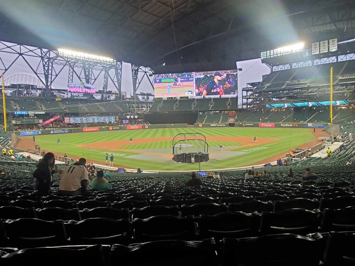 congestedpyro's tweet image. Left work early, grabbed some last minute tickets to root on the @Mariners! #WHEREiROOT #Believe #GoMariners