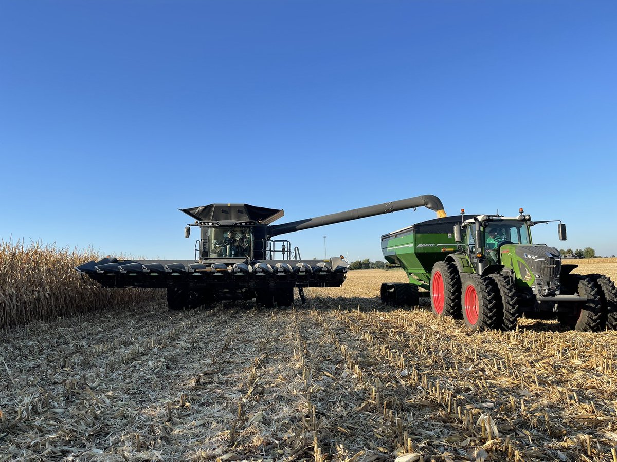 JWebsterAg's tweet photo. Harvest continues on for the @PrecisionPlant #PTIFarm team. We absolutely love this time of year!  #AlwaysLearningAtPTI https://t.co/gQPTD0oG1N